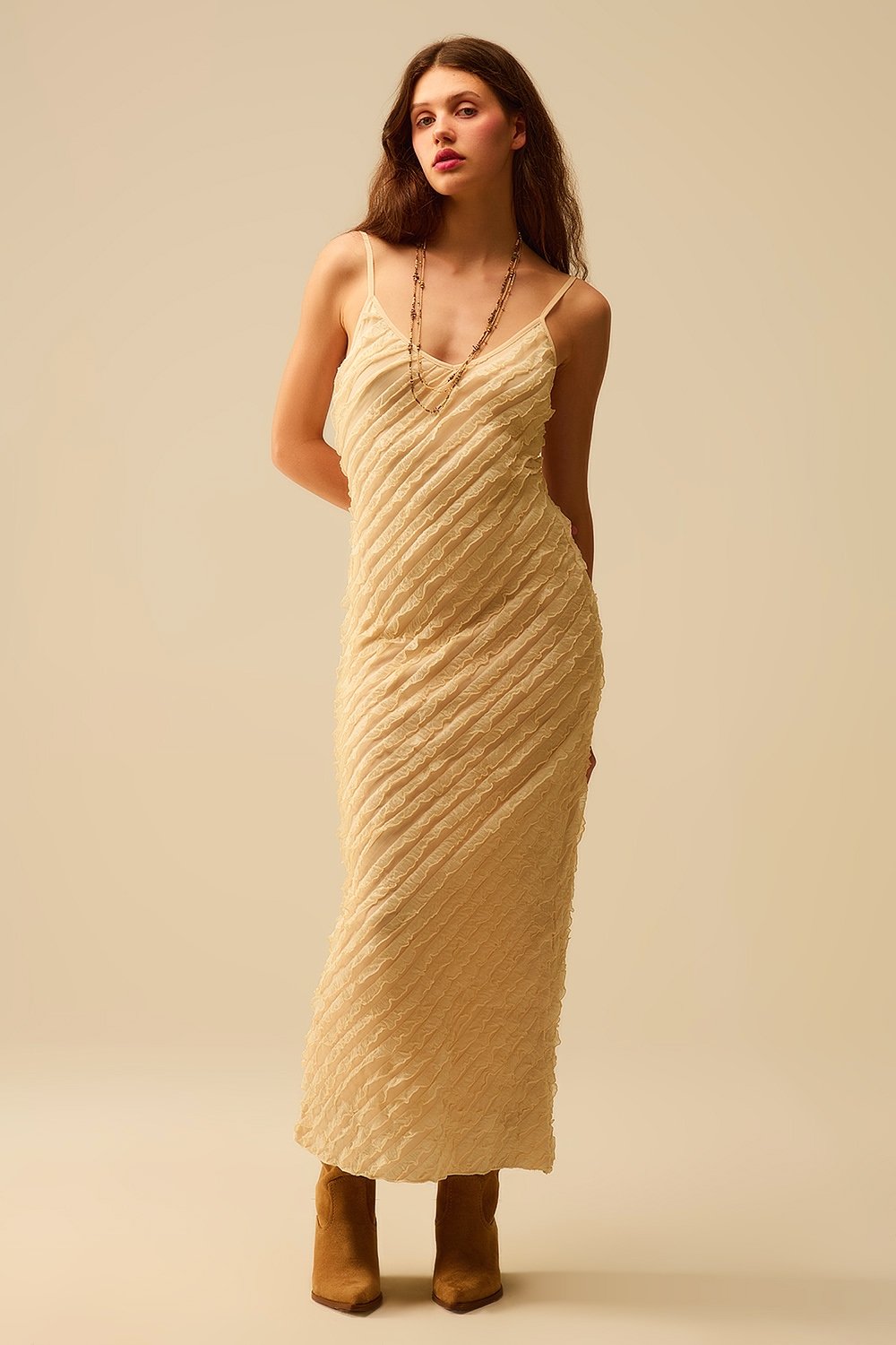 Maxi vestido crudo con flecos y tirantes