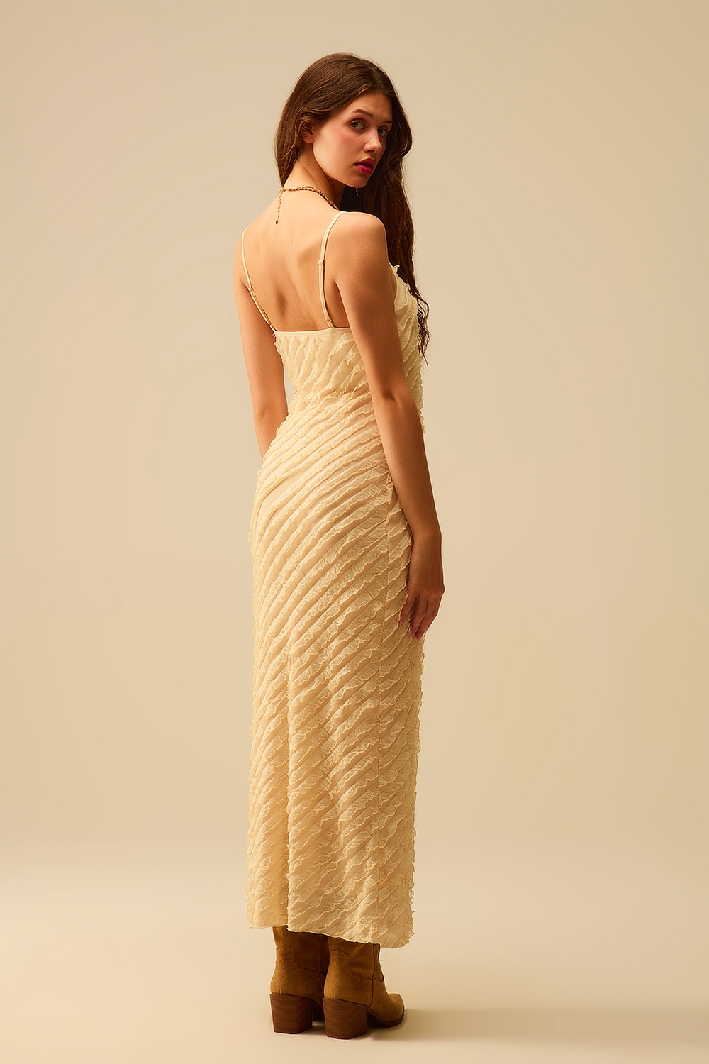 Maxi vestido crudo con flecos y tirantes