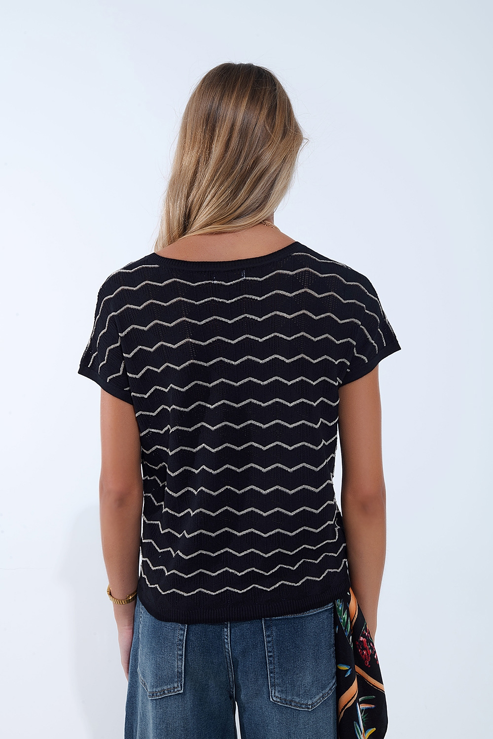 Jersey de punto con cuello en V y mangas caídas Zigzag en negro Jersey de punto con cuello en V y mangas caídas Zigzag en negro