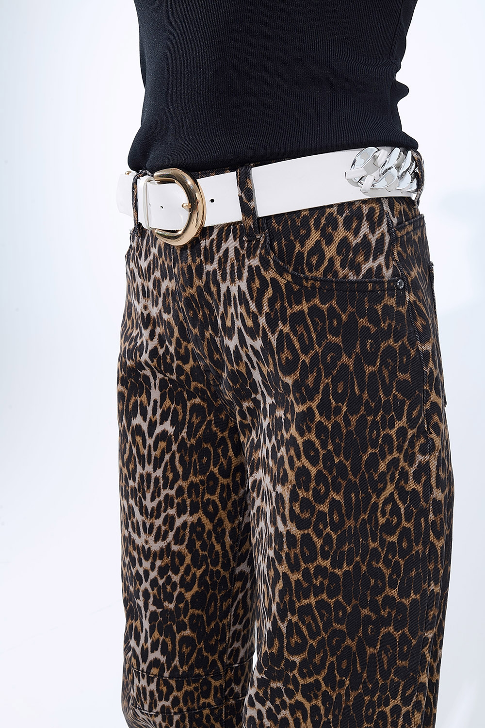 Vaqueros Barrel con estampado de leopardo Vaqueros Barrel con estampado de leopardo