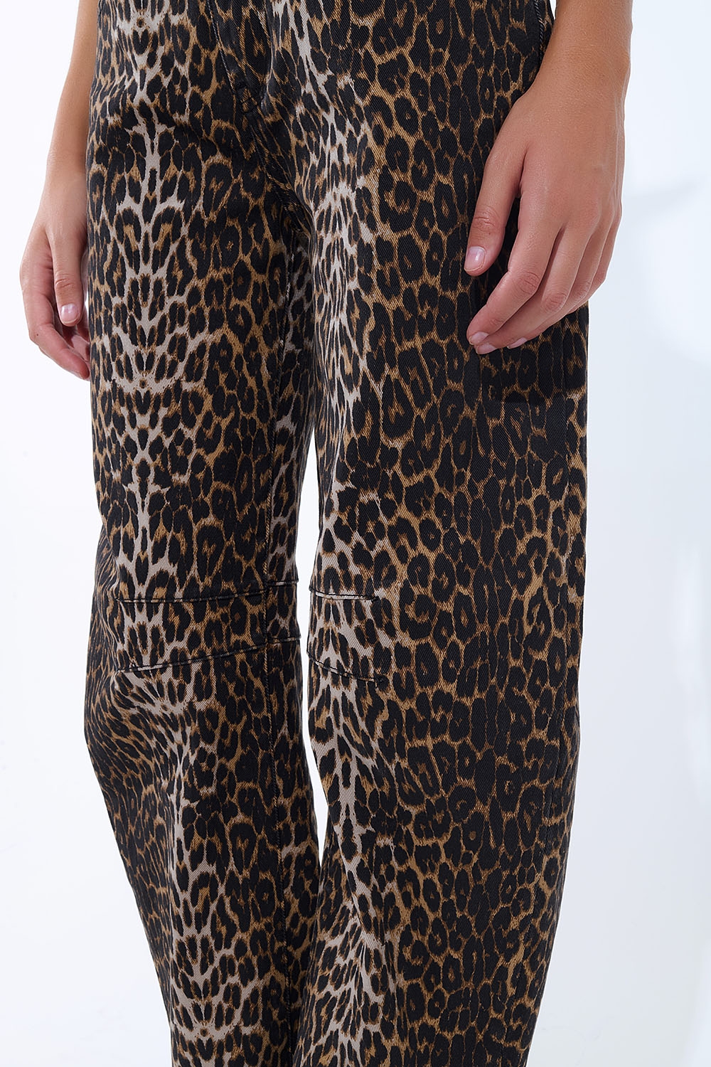 Vaqueros Barrel con estampado de leopardo Vaqueros Barrel con estampado de leopardo