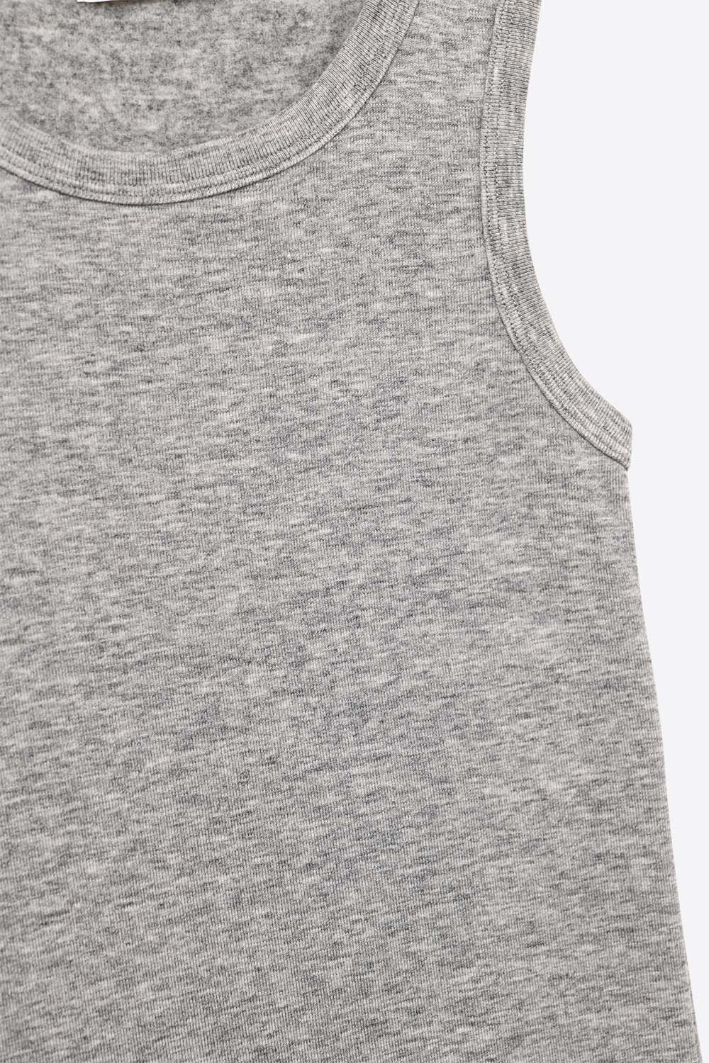 Camiseta básica de punto supersuave en gris Camiseta básica de punto supersuave en gris