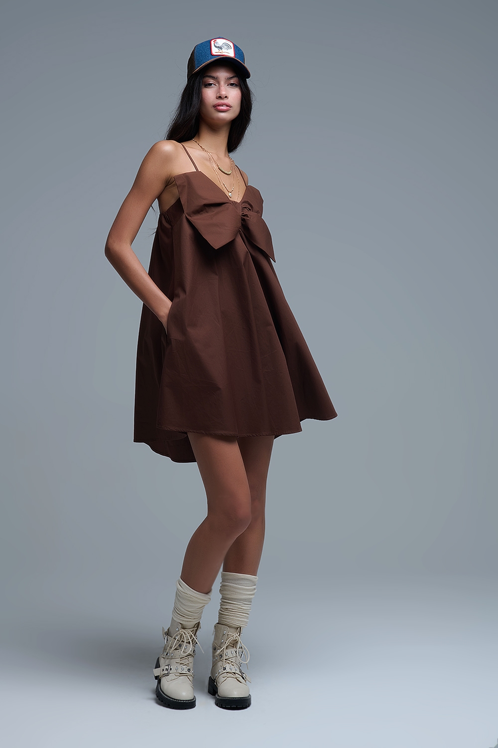 Minivestido de popelina marrón con detalle de gran lazo Minivestido de popelina marrón con detalle de gran lazo