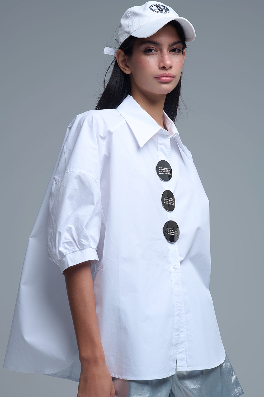 Camisa relajada de popelina de manga 3/4 con detalle de botones en blanco