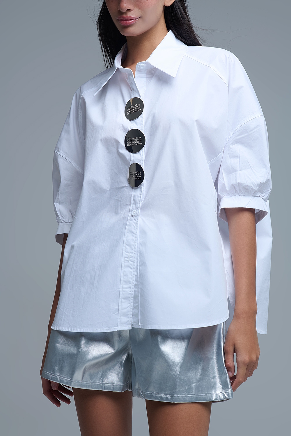 Camisa relajada de popelina de manga 3/4 con detalle de botones en blanco