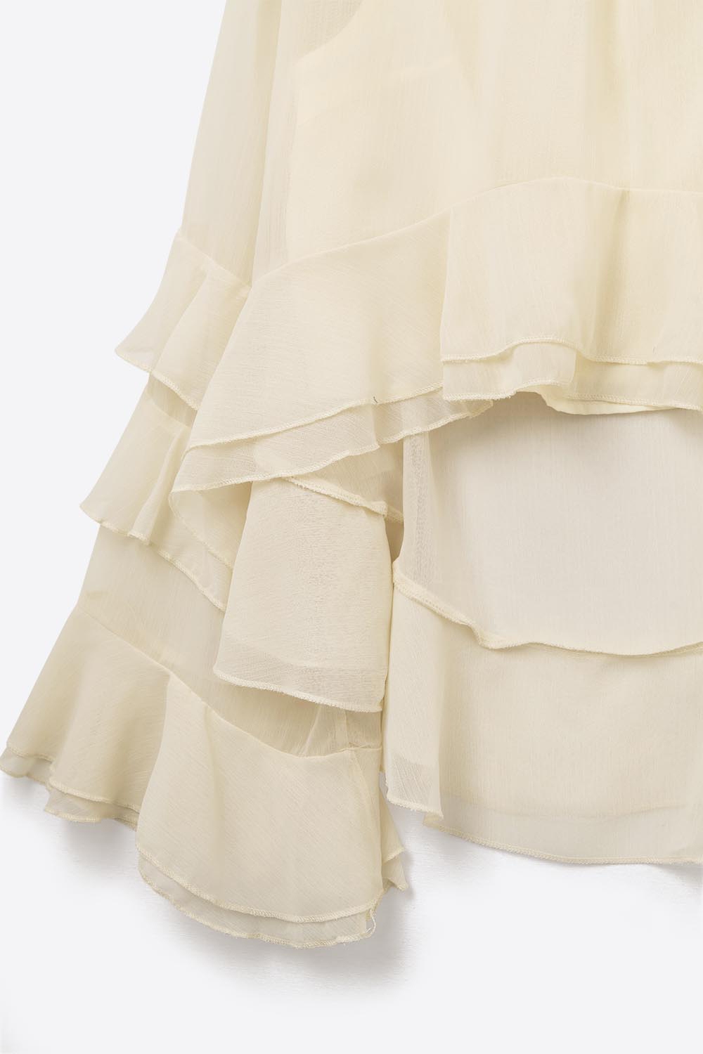Blusa de gasa con volantes estilo capa color beige