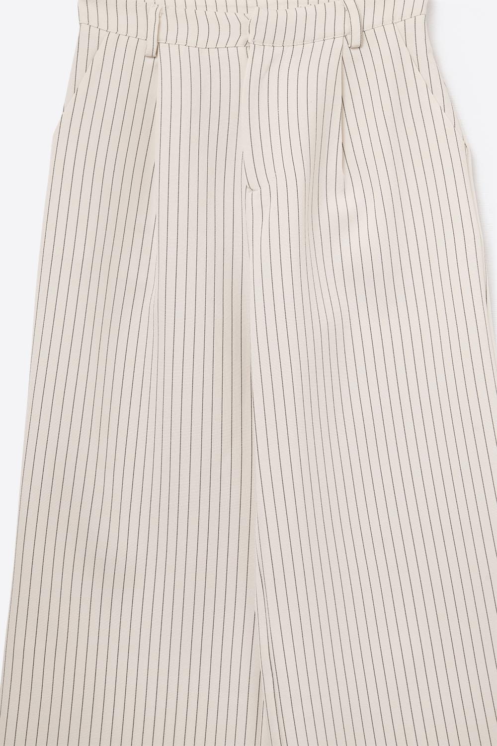 Elegante pantalón de pernera ancha a rayas en color crema con corte forrado Elegante pantalón de pernera ancha a rayas en color crema con corte forrado
