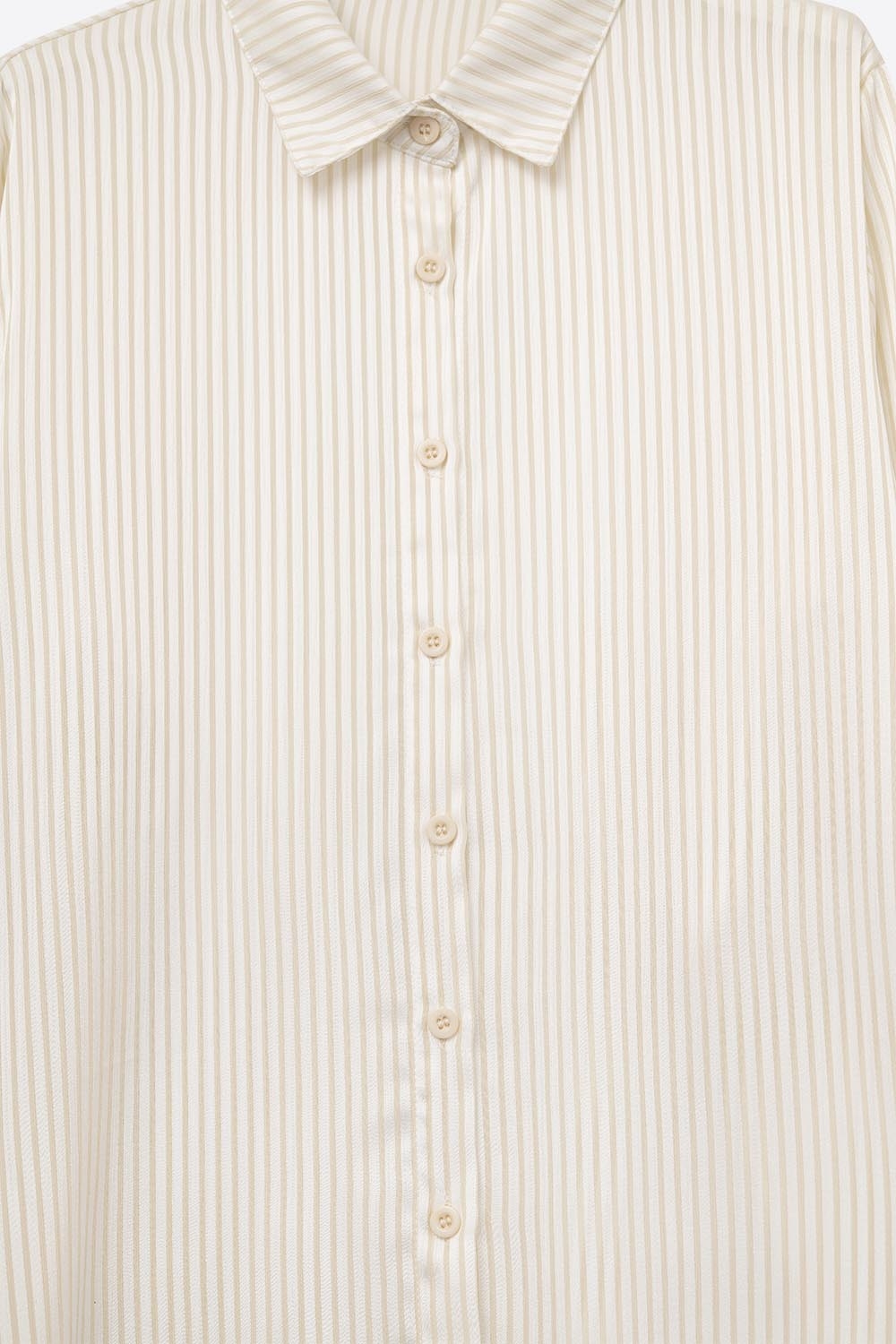Camisa de satén a rayas beige de tela suave Camisa de satén a rayas beige de tela suave