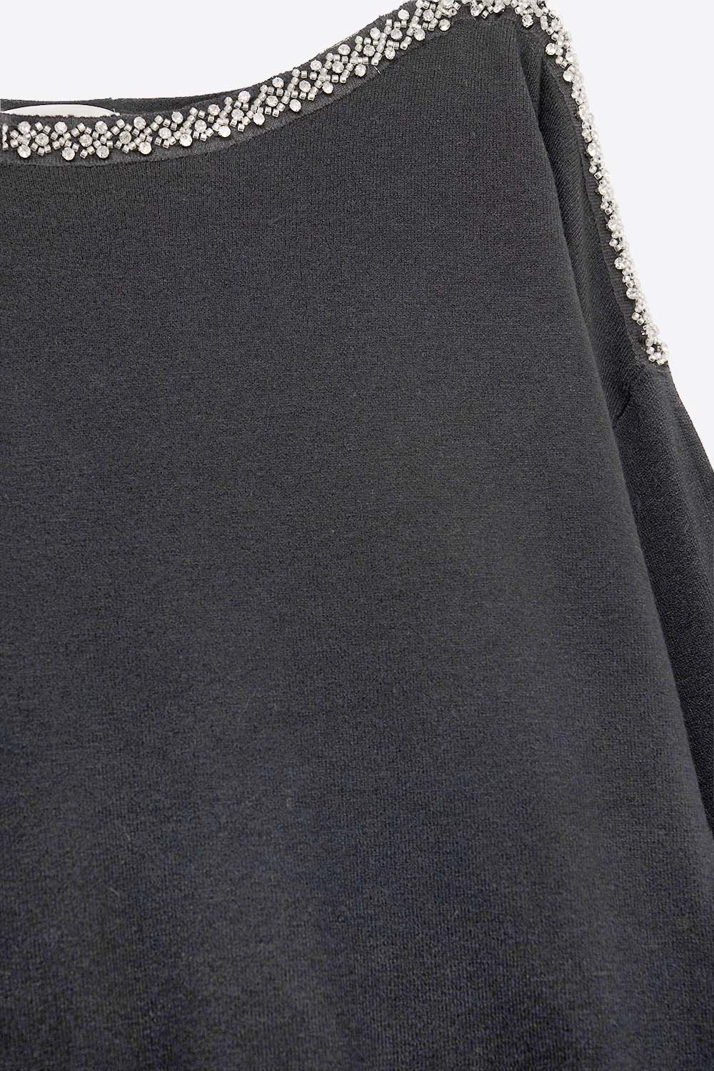 jersey negro de punto fino con cuello barco y detalle de strass jersey negro de punto fino con cuello barco y detalle de strass