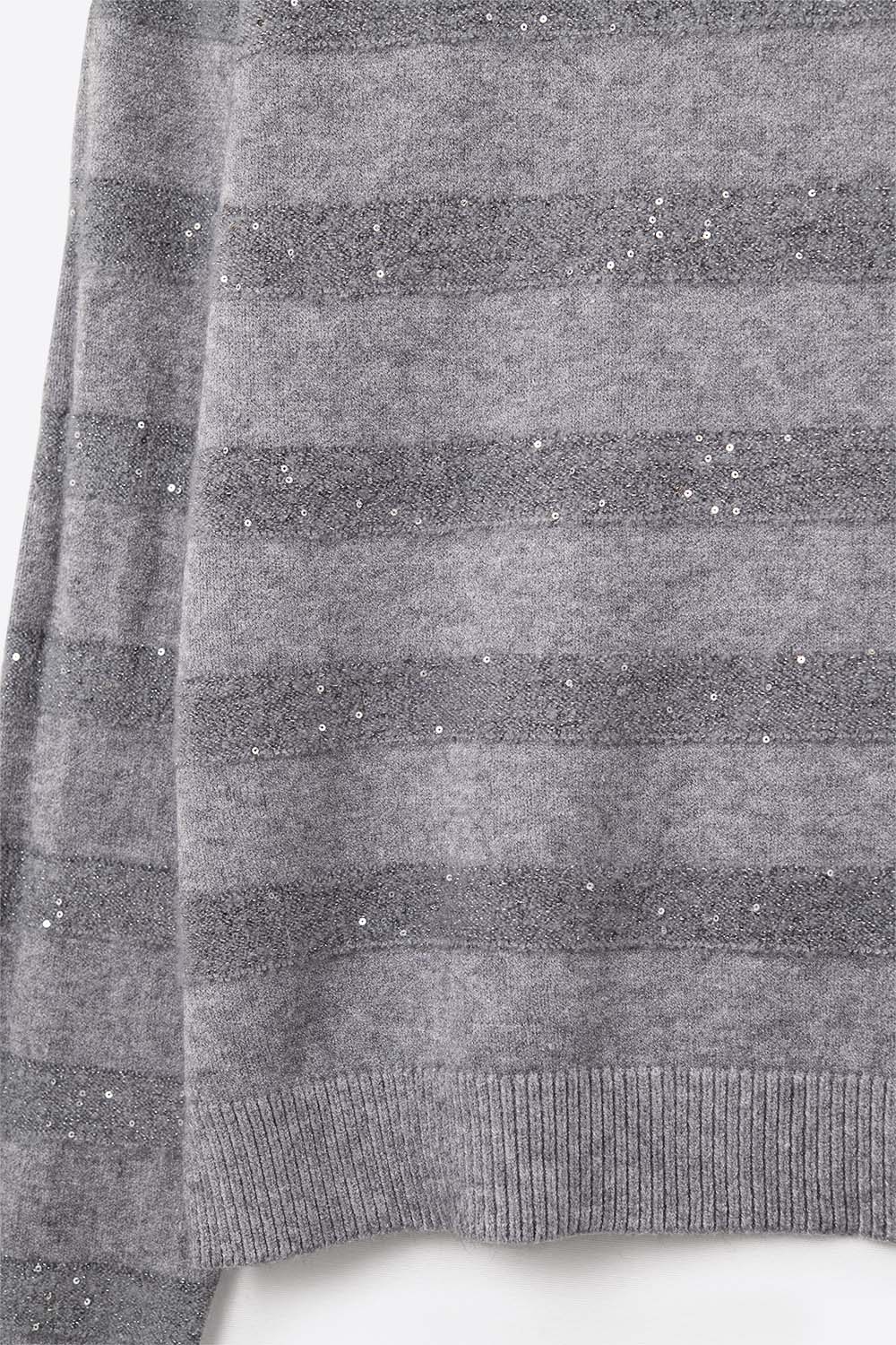 Jersey de punto a rayas gris con detalle de lentejuelas Jersey de punto a rayas gris con detalle de lentejuelas
