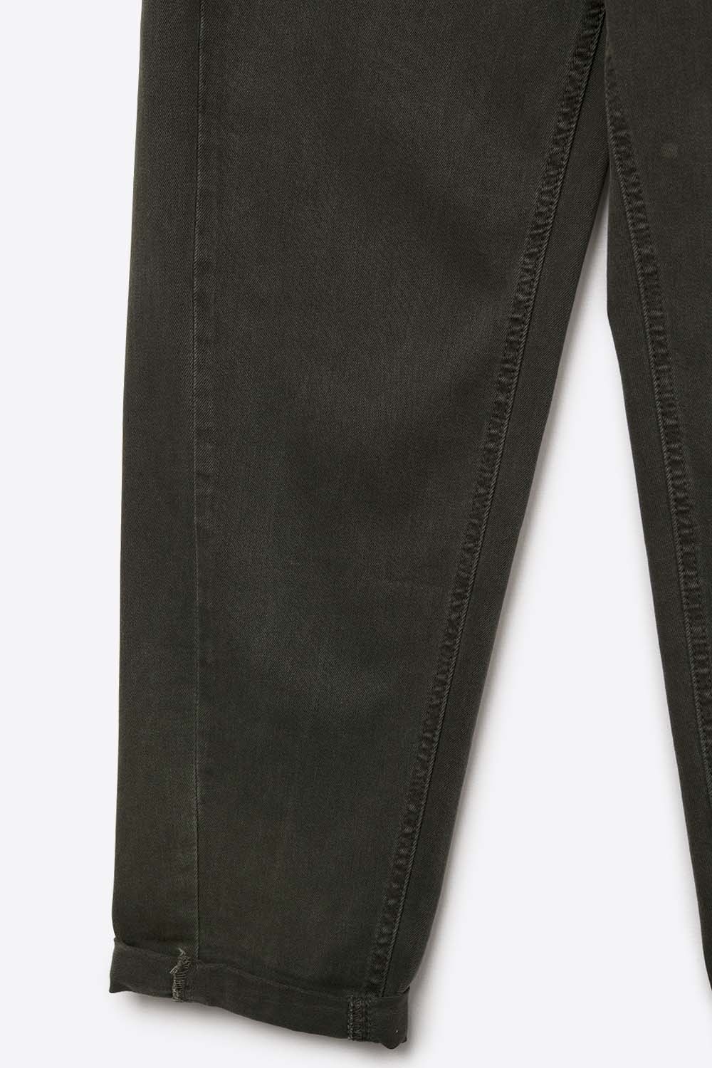 Jeans de mezclilla de pierna recta de cintura alta en color caqui Jeans de mezclilla de pierna recta de cintura alta en color caqui