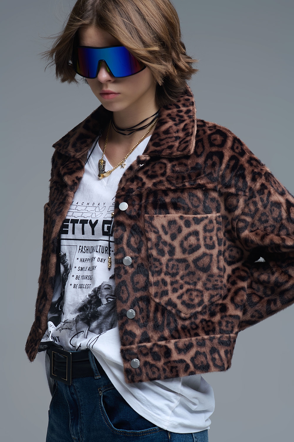 Chaqueta abotonada de felpa sint&eacute;tica con atrevido estampado de leopardo