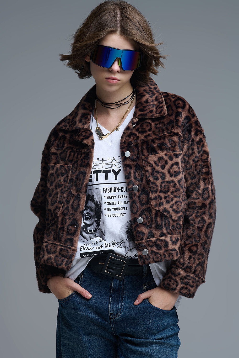 Chaqueta abotonada de felpa sint&eacute;tica con atrevido estampado de leopardo