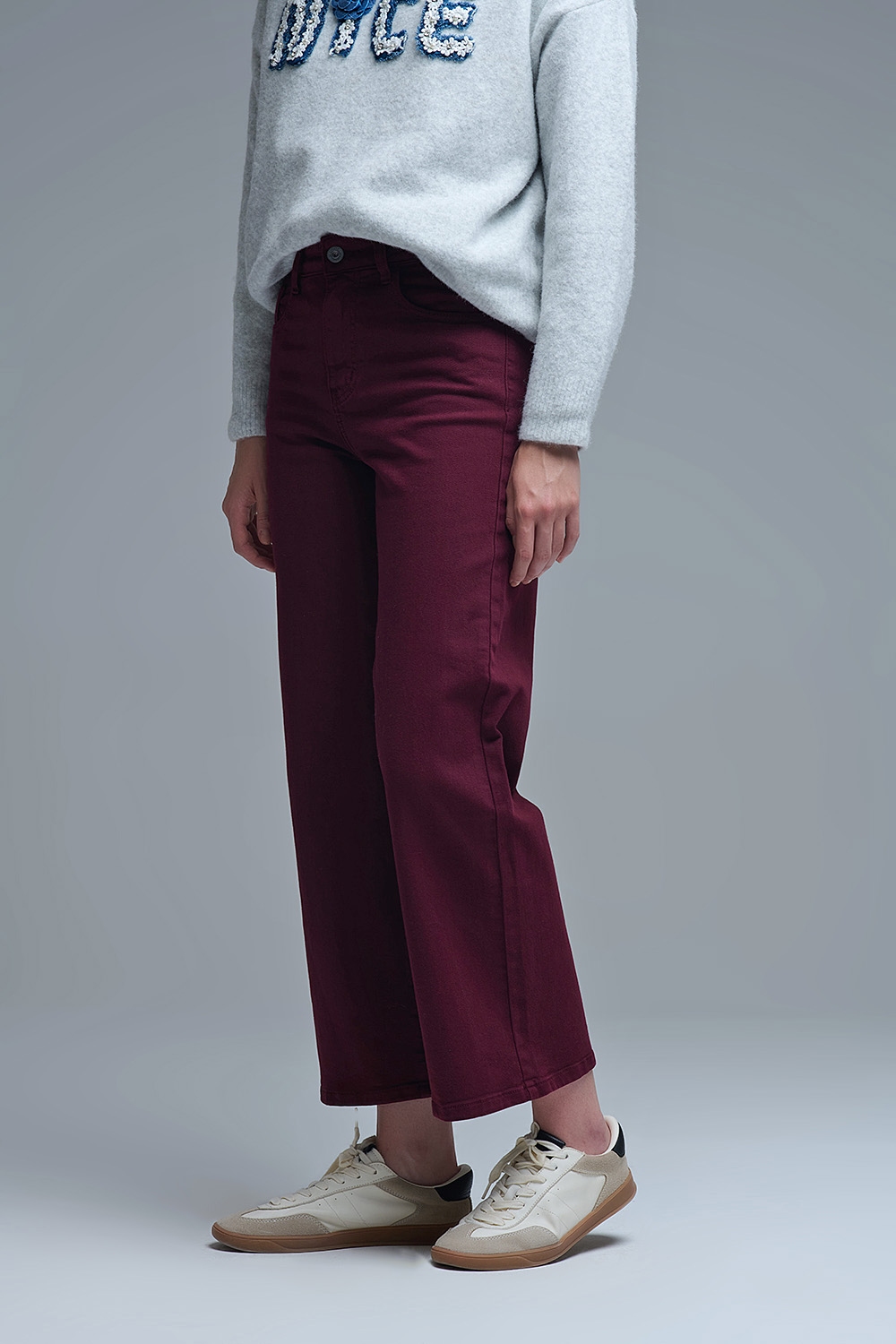 Vaqueros cropped wide leg en burdeos Vaqueros cropped wide leg en burdeos