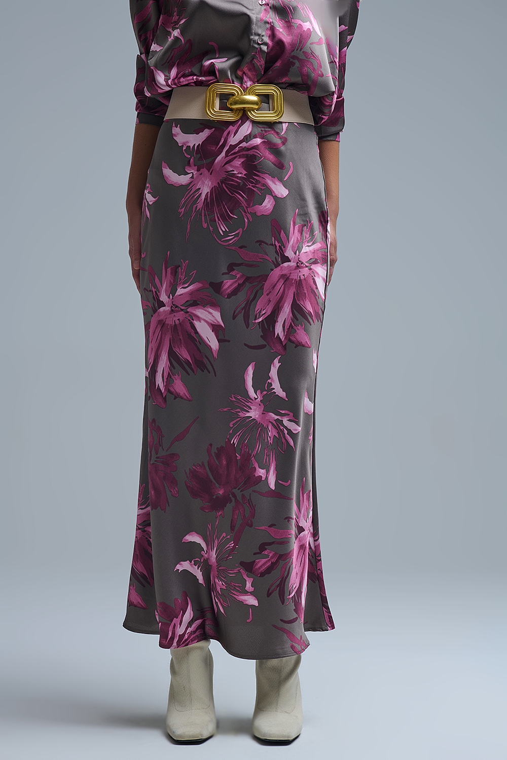 Elegante falda midi floral de satén gris Elegante falda midi floral de satén gris