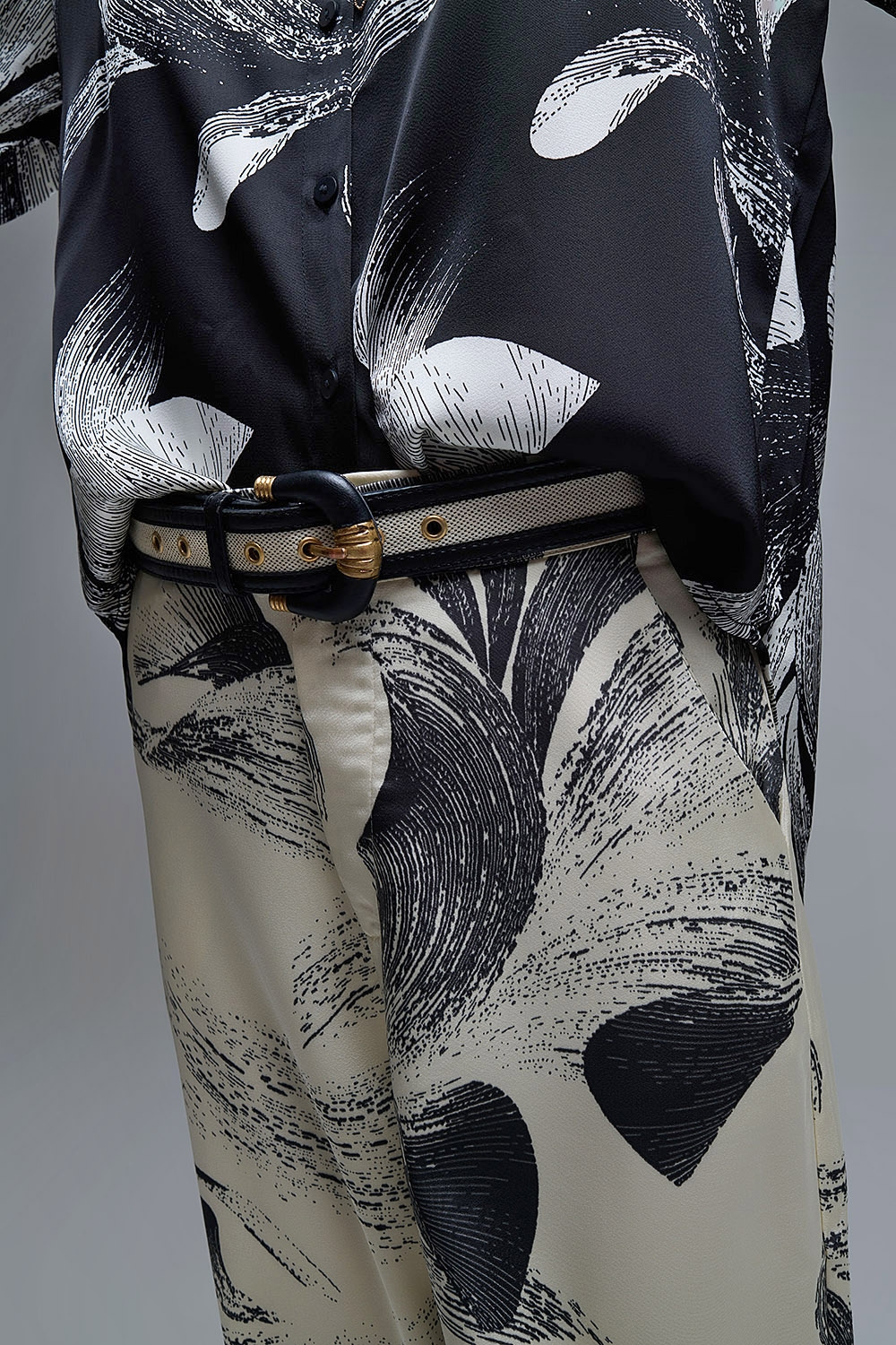Elegante pantal&oacute;n ancho estampado en color crema