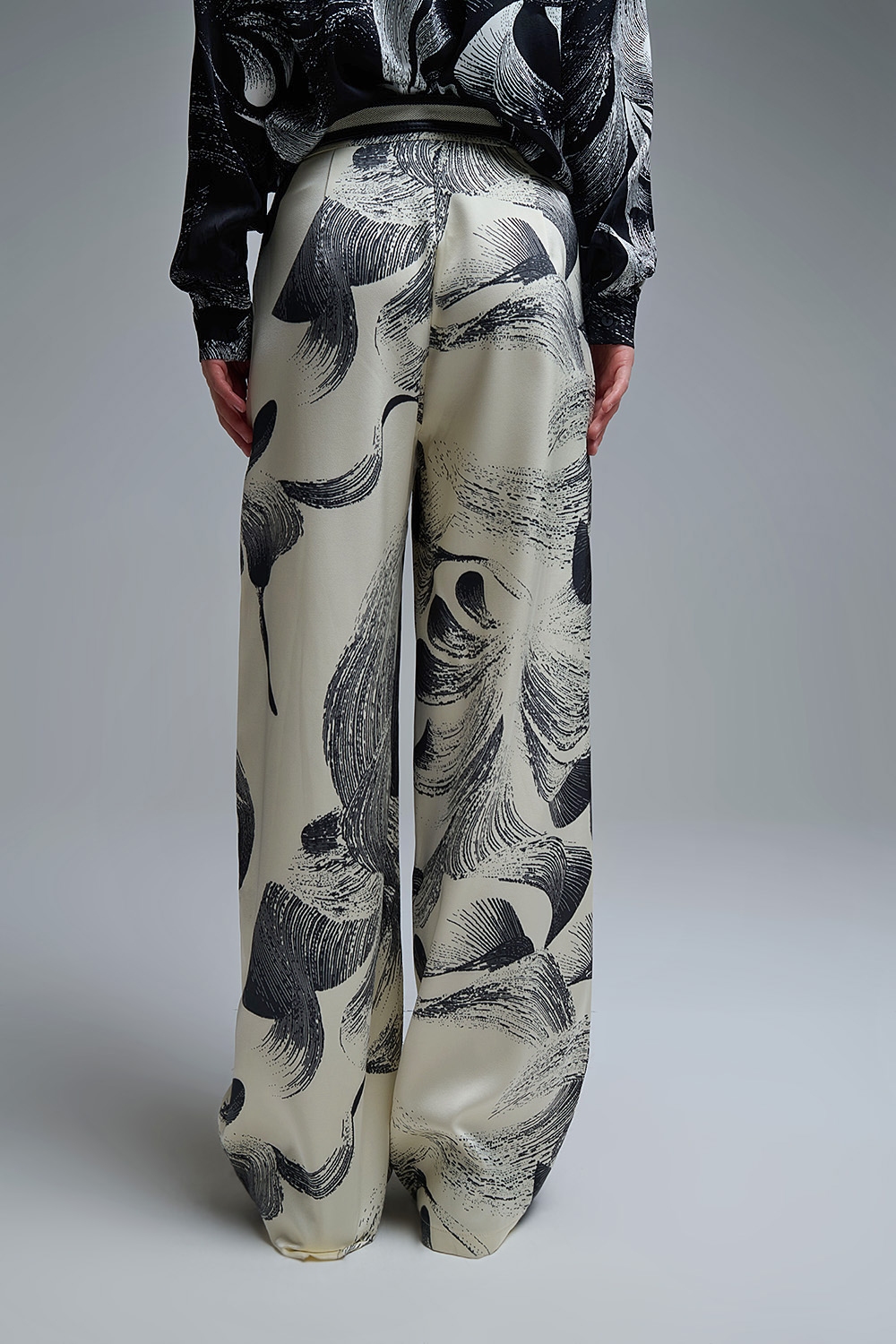 Elegante pantal&oacute;n ancho estampado en color crema