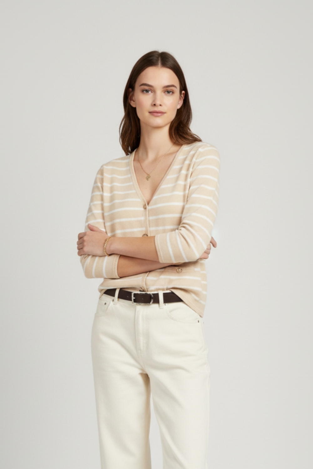Rebeca beige con rayas blancas y botones dorados Rebeca beige con rayas blancas y botones dorados