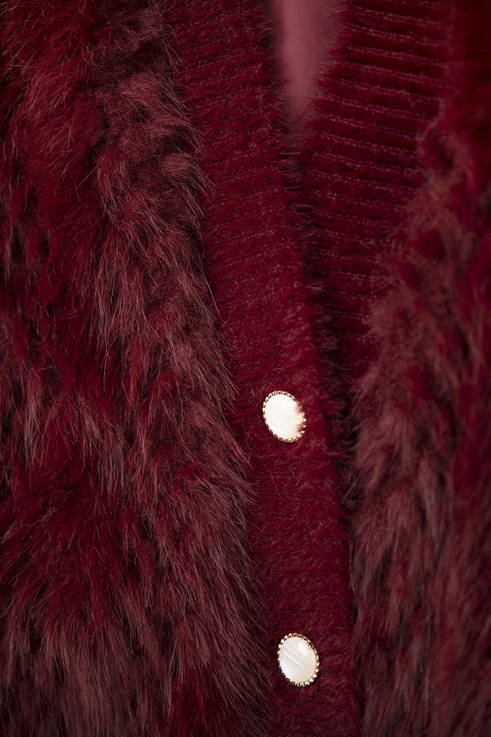 Chaqueta corta de piel fina en burdeos