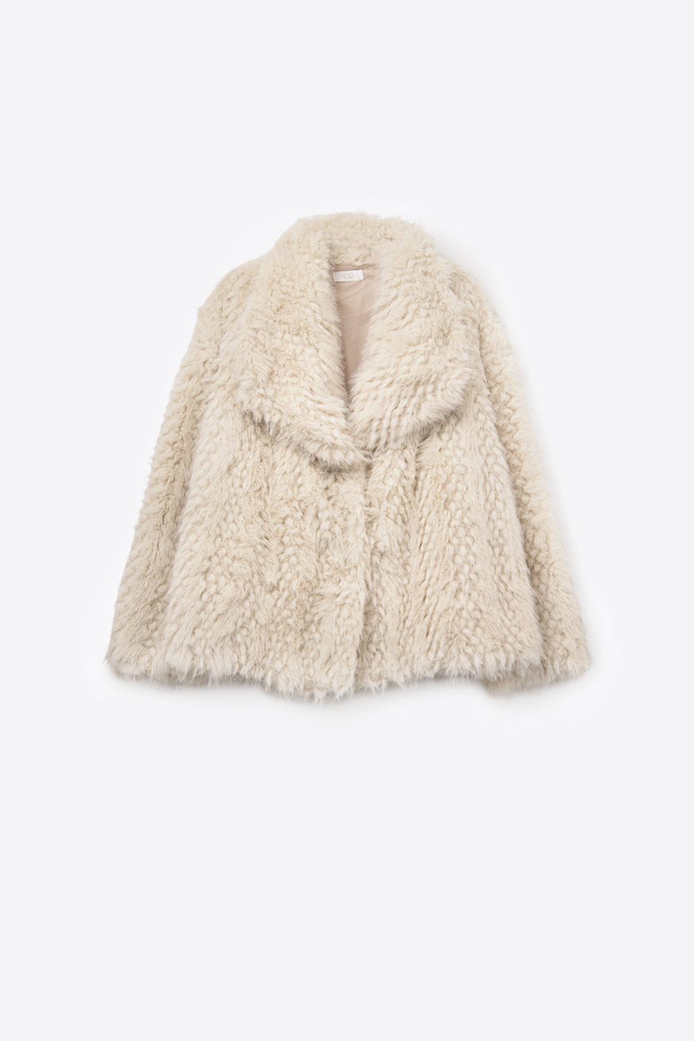 Elegante chaqueta de piel sint&eacute;tica beige con cuello ancho