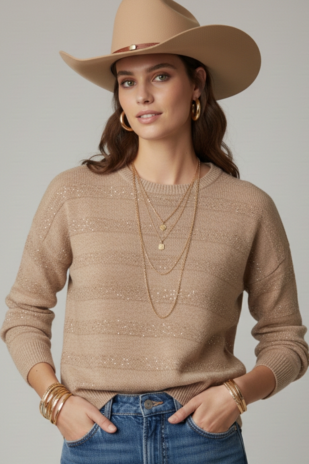 Jersey de punto a rayas beige con detalle de lentejuelas Jersey de punto a rayas beige con detalle de lentejuelas