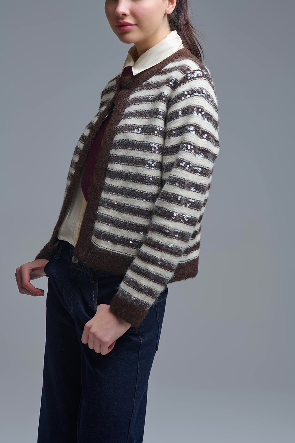 Chaqueta de rayas con detalle de lentejuelas en marr&oacute;n y crema
