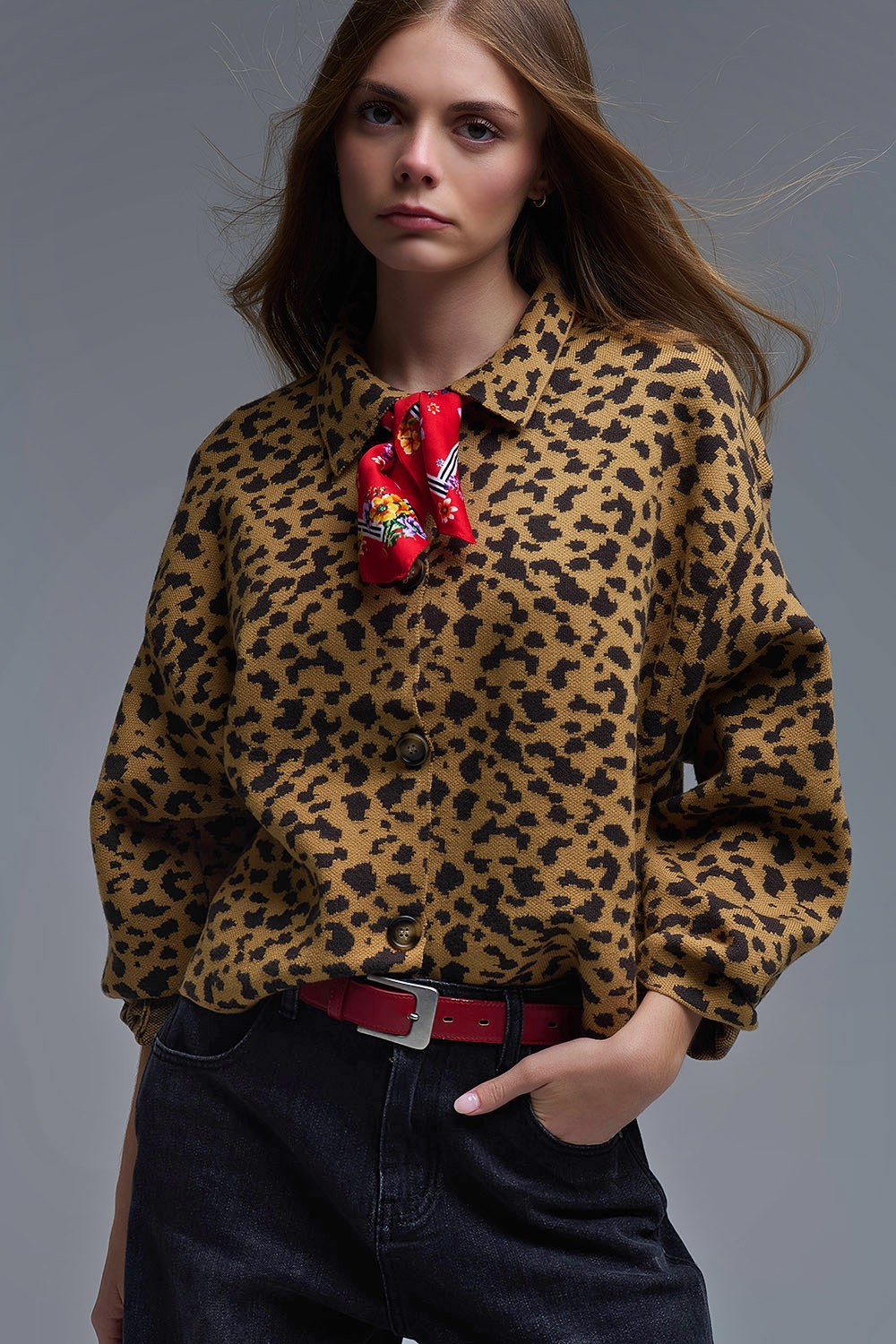 Chaqueta relajada con estampado de guepardo y cuello de polo Chaqueta relajada con estampado de guepardo y cuello de polo