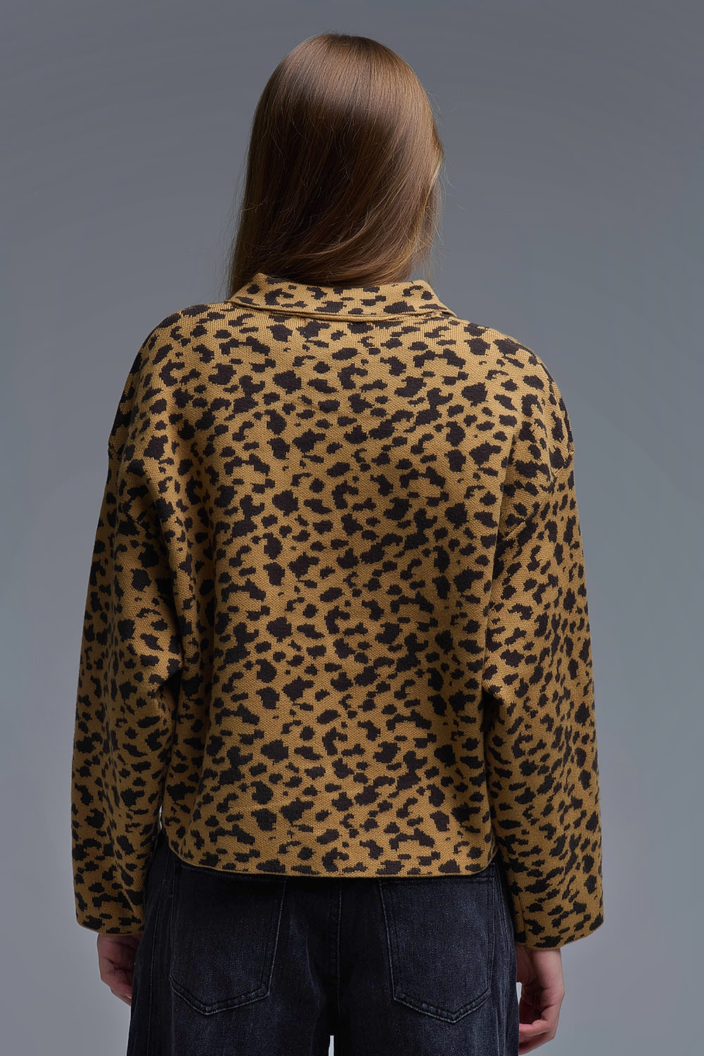 Chaqueta relajada con estampado de guepardo y cuello de polo Chaqueta relajada con estampado de guepardo y cuello de polo
