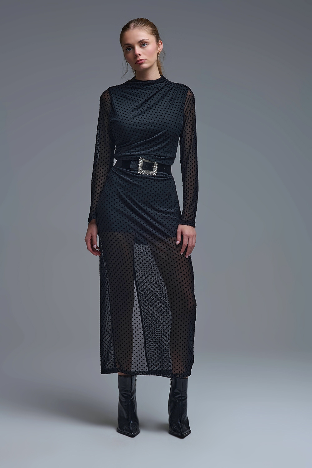 Elegante vestido negro de lunares transparentes