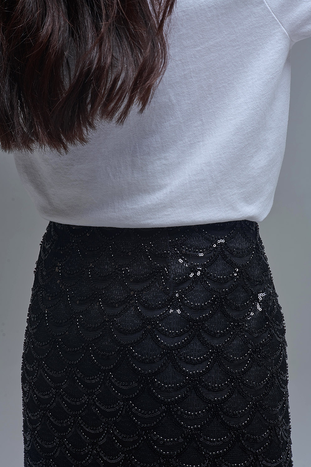 Minifalda de lentejuelas festoneadas en negro