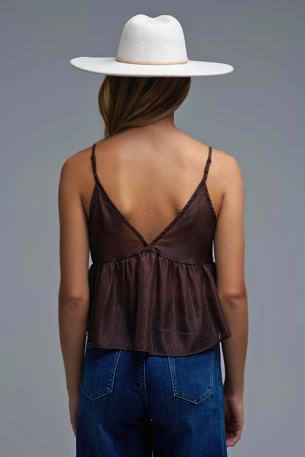 Camisola de lentejuelas en marrón con detalle floral embellecido Camisola de lentejuelas en marrón con detalle floral embellecido
