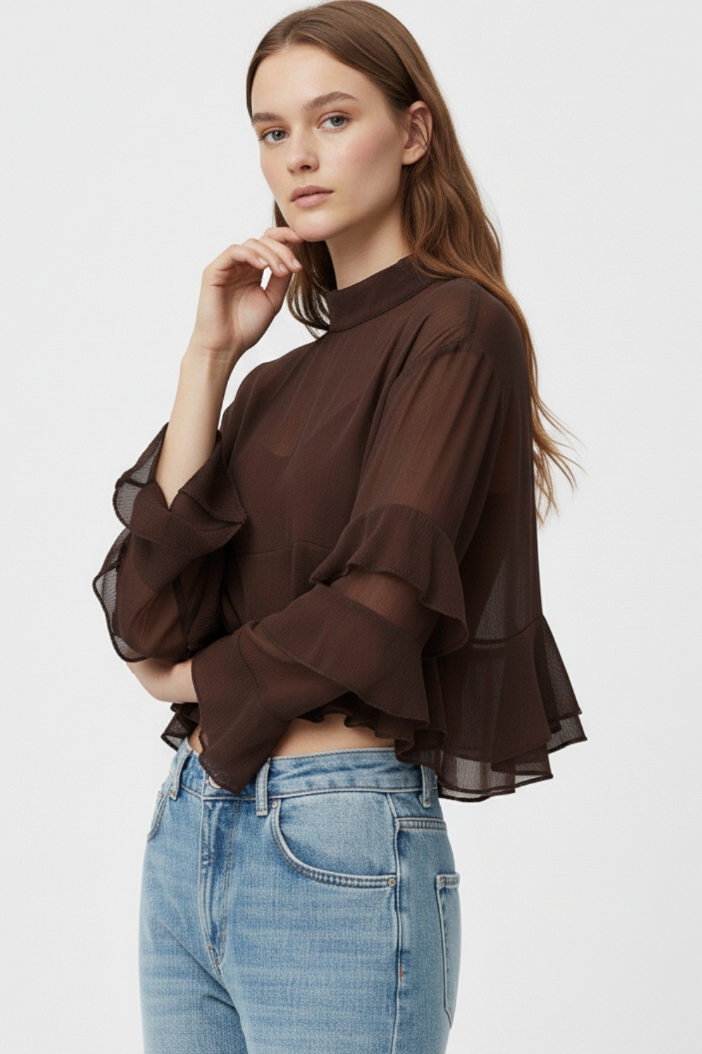 Blusa marr&oacute;n de gasa con volantes y transparencias