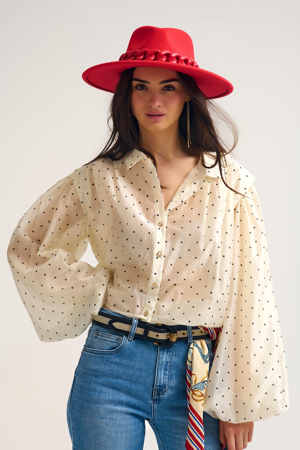 Blusa de seda de lunares marfil con mangas globo y botones dorados Blusa de seda de lunares marfil con mangas globo y botones dorados