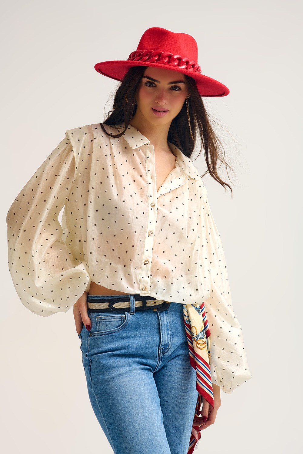 Blusa de seda de lunares marfil con mangas globo y botones dorados Blusa de seda de lunares marfil con mangas globo y botones dorados