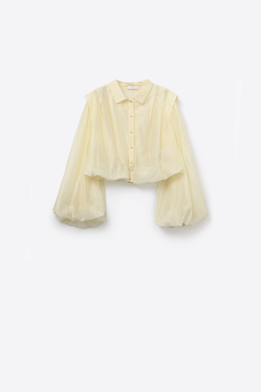 Blusa de seda Tencel en color crema con mangas globo y botones de nácar Blusa de seda Tencel en color crema con mangas globo y botones de nácar