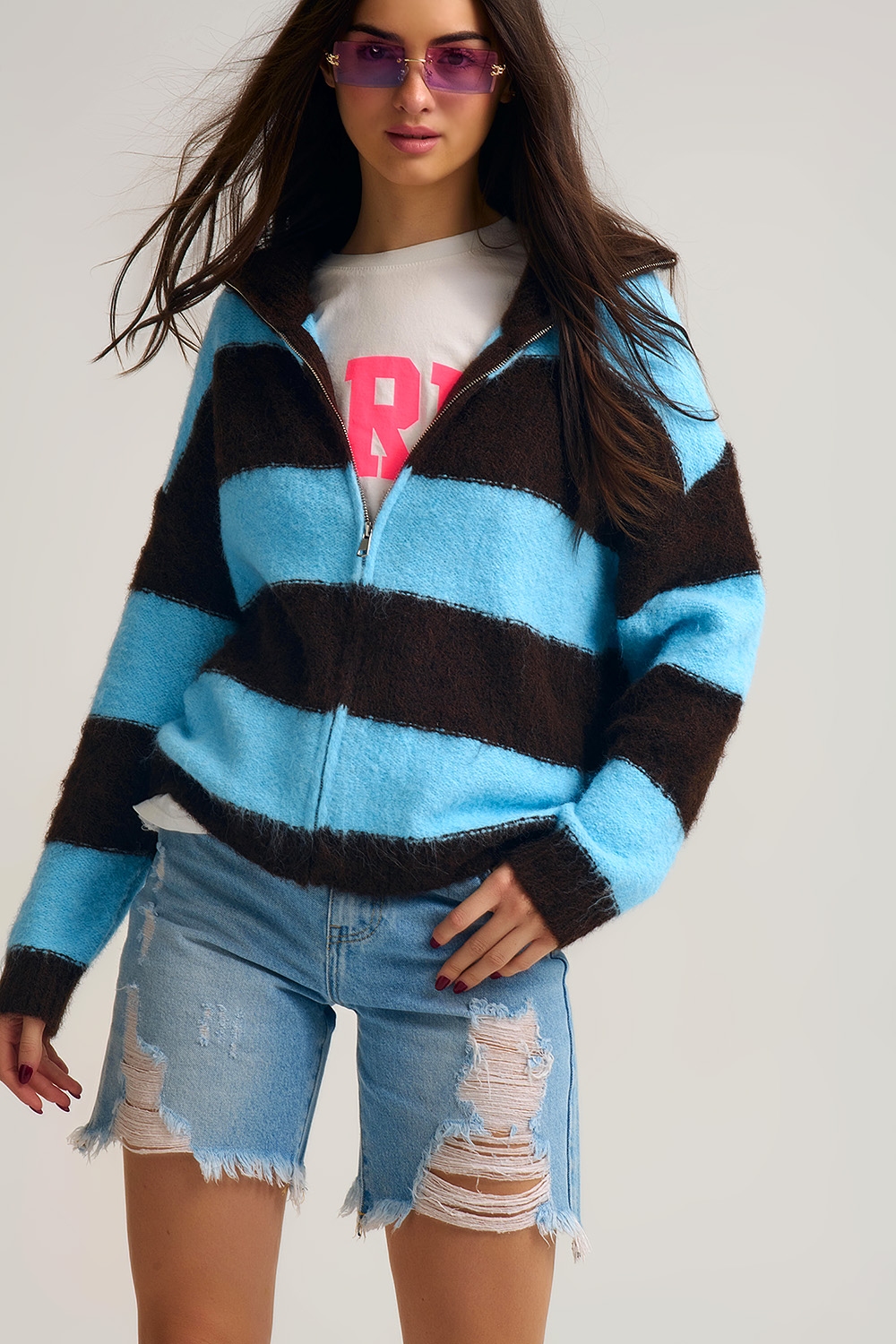 Chaqueta de punto azul con cremallera y rayas marrones Chaqueta de punto azul con cremallera y rayas marrones