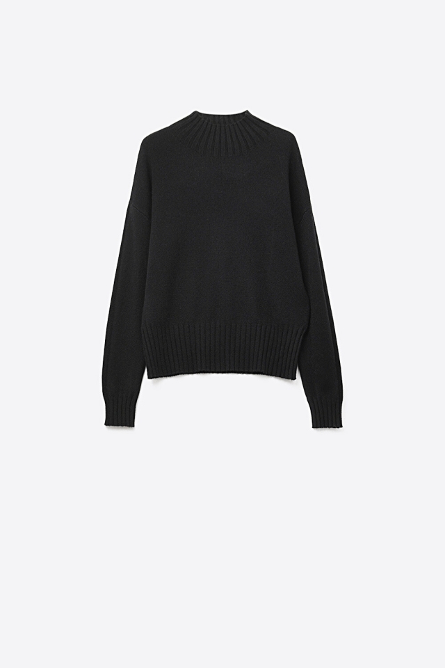 Jersey negro de punto suave con pu&ntilde;os y cuello de canal&eacute;
