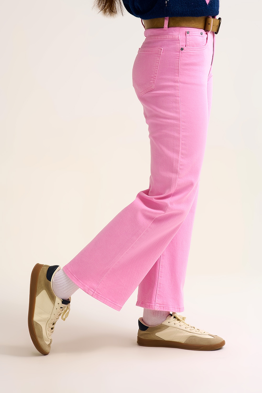 Vaqueros capri color rosa chicle de pernera ancha Vaqueros capri color rosa chicle de pernera ancha