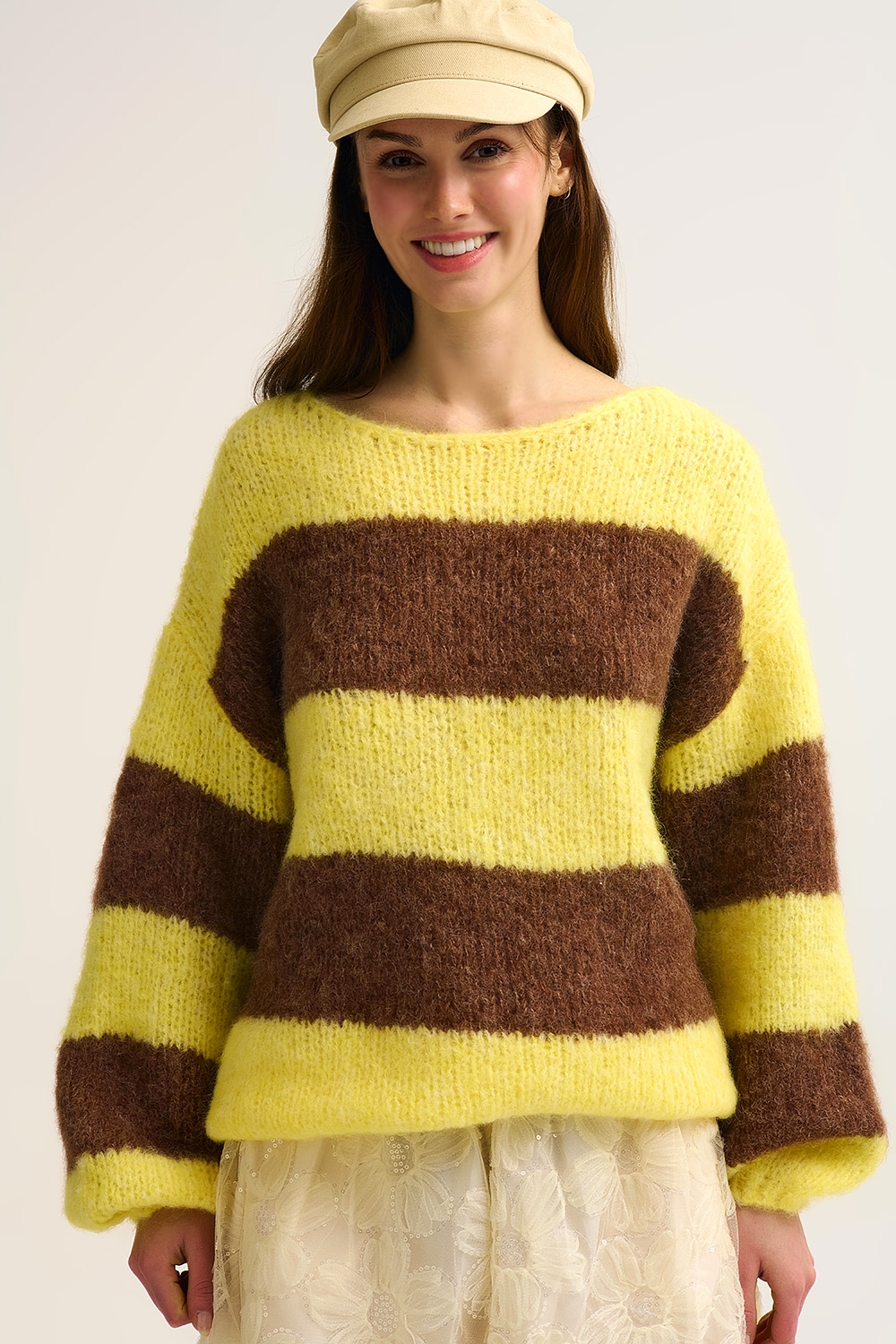 Jersey de punto a rayas amarillo esponjoso con mangas globo