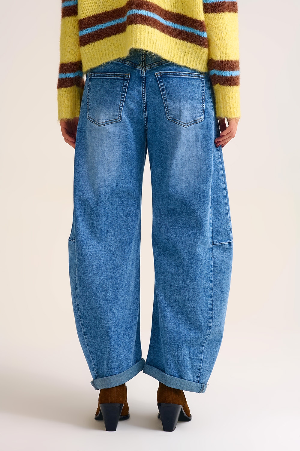 Vaqueros de pierna ancha Barrel Blue Denim Jeans en lavado claro Vaqueros de pierna ancha Barrel Blue Denim Jeans en lavado claro