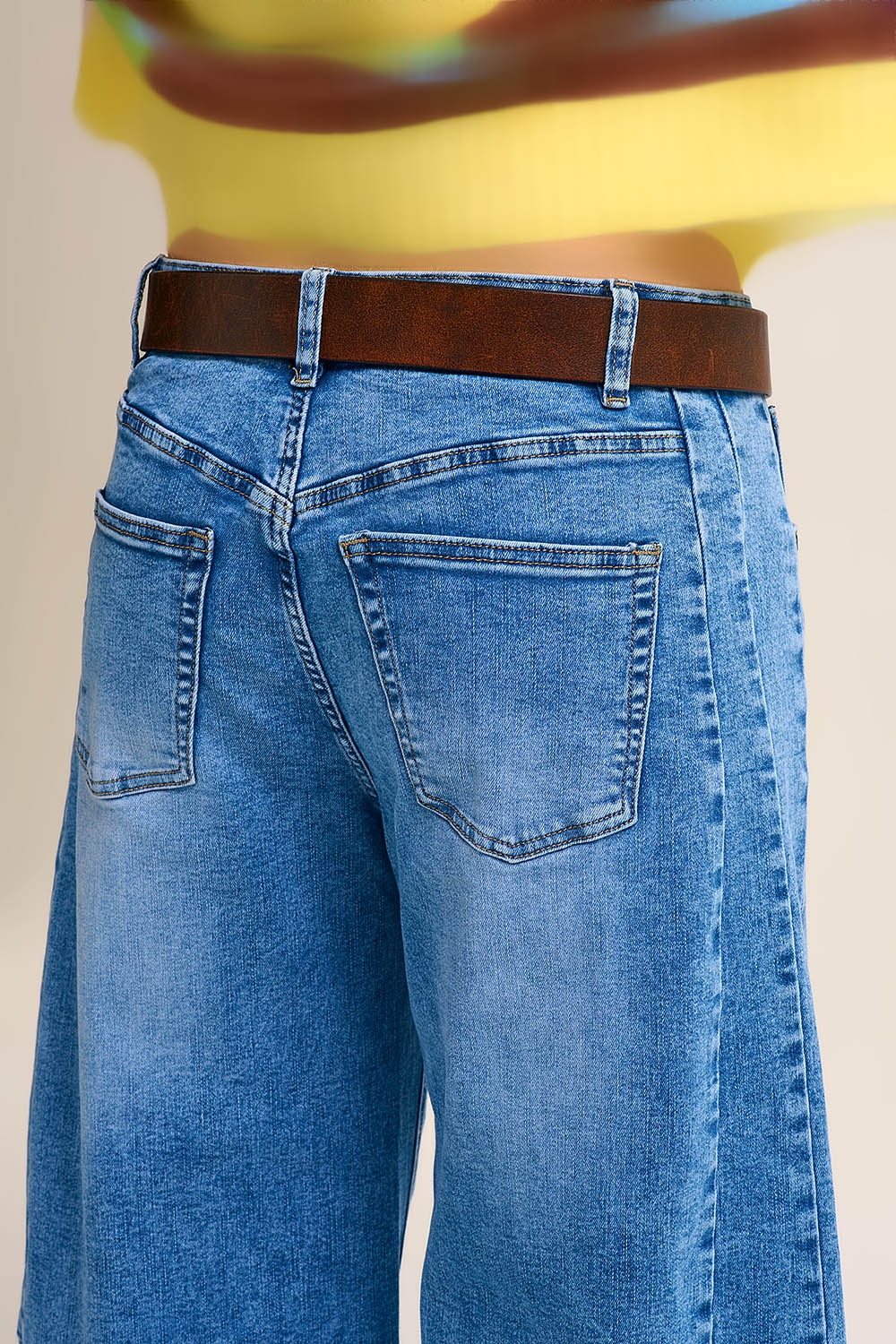 Vaqueros de pierna ancha Barrel Blue Denim Jeans en lavado claro Vaqueros de pierna ancha Barrel Blue Denim Jeans en lavado claro