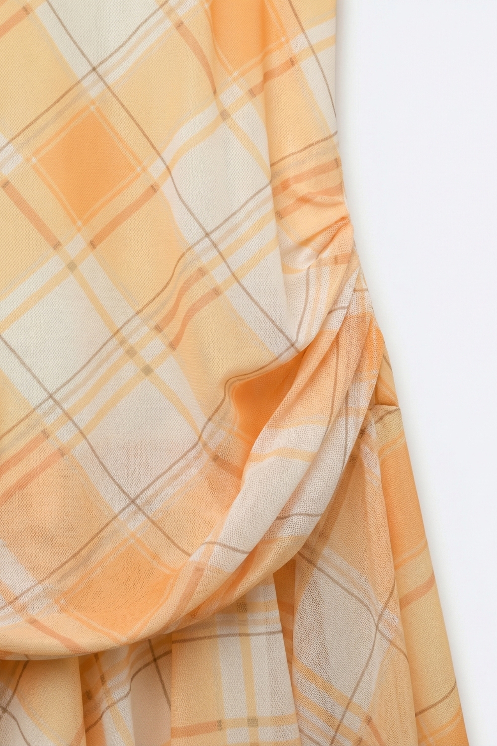 Vestido asim&eacute;trico de manga larga con tela de malla a cuadros en color naranja