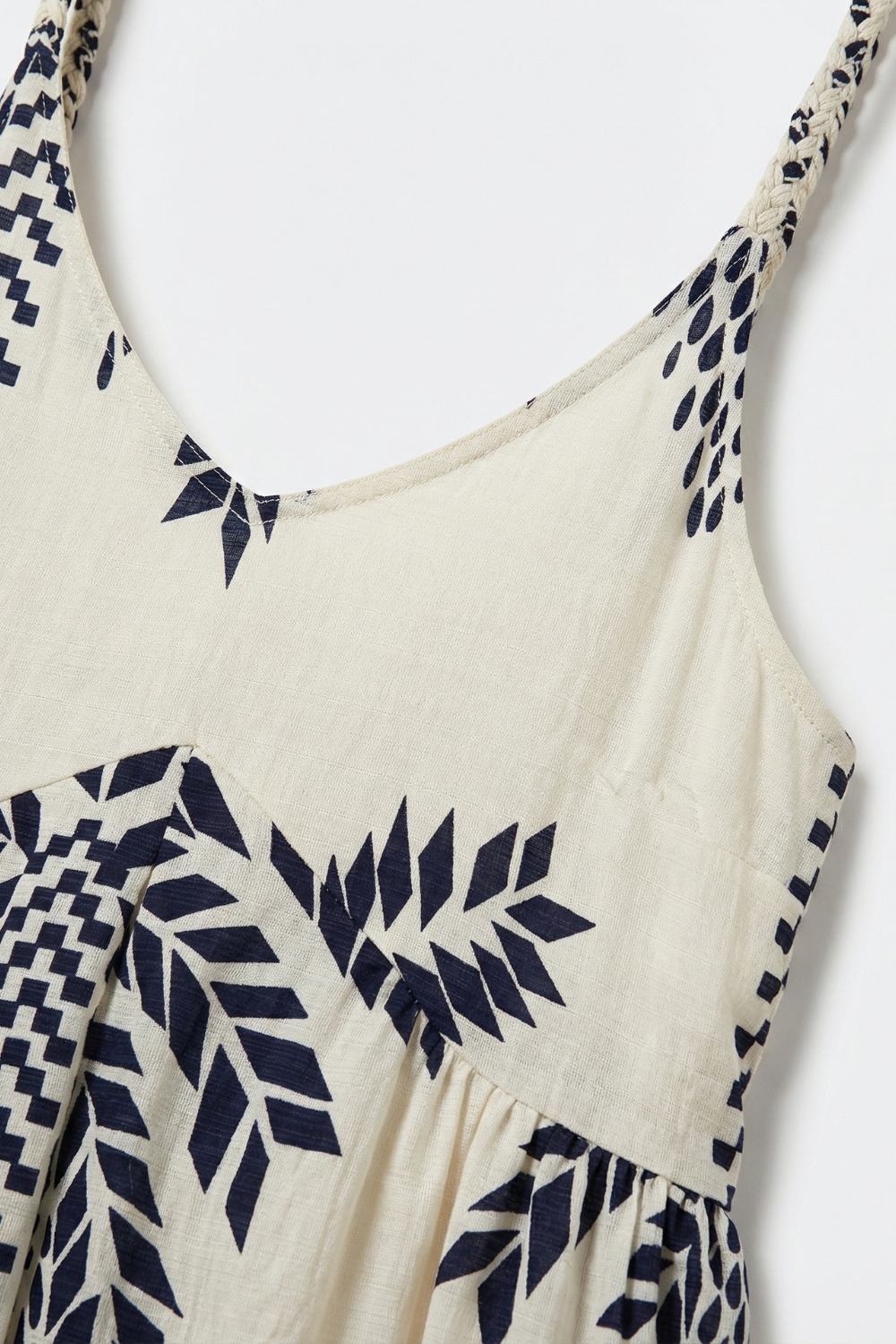 Vestido Maxi Crema con Estampado de Palmeras Azul Marino y Borlas