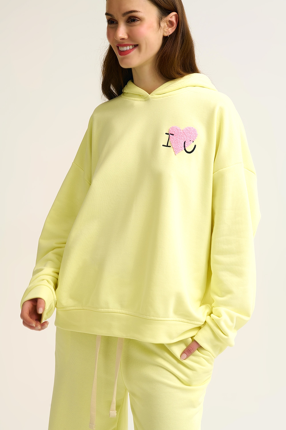 Sudadera con capucha supersuave amarilla con gráfico de corazón bouclé Sudadera con capucha supersuave amarilla con gráfico de corazón bouclé
