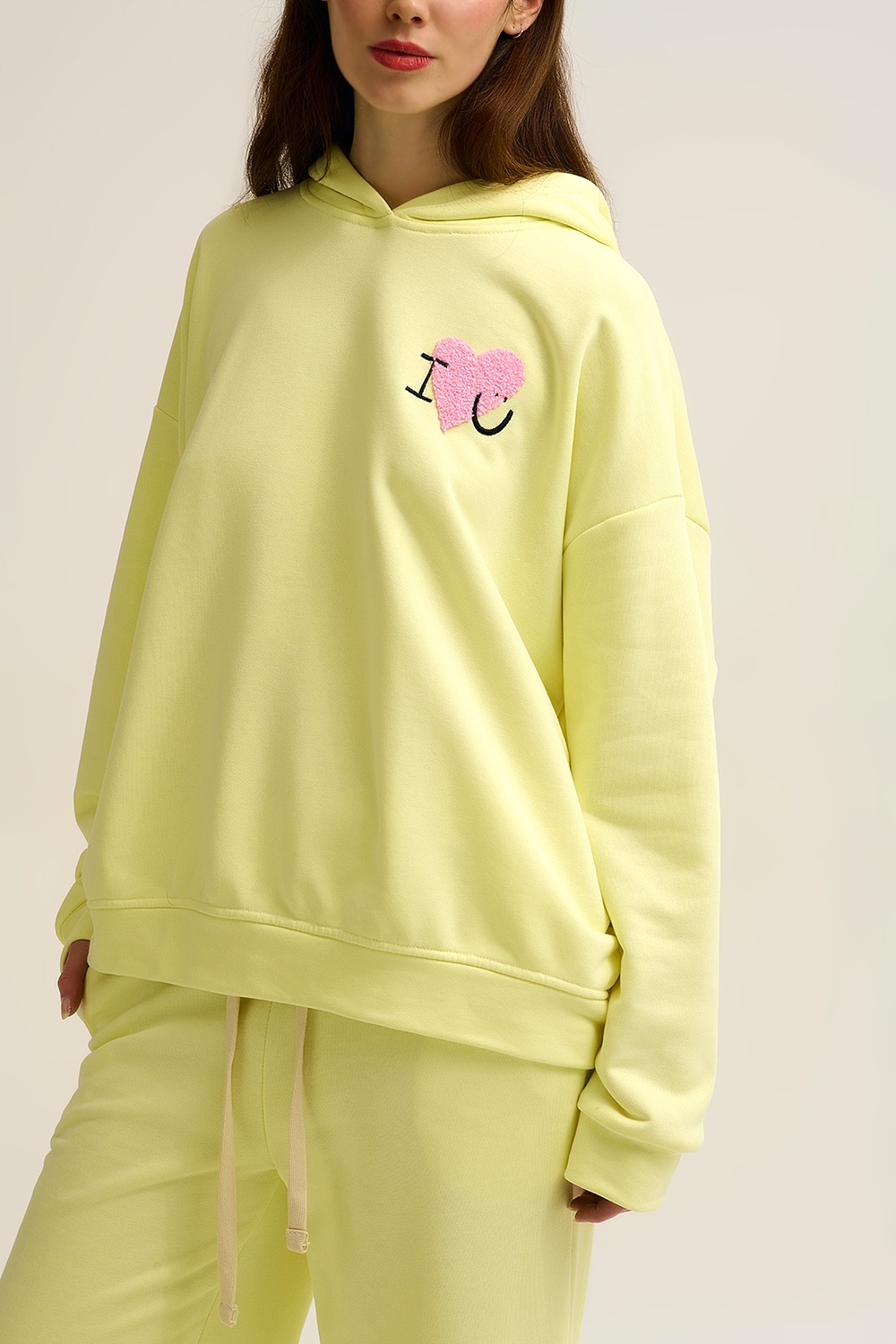 Sudadera con capucha supersuave amarilla con gráfico de corazón bouclé Sudadera con capucha supersuave amarilla con gráfico de corazón bouclé