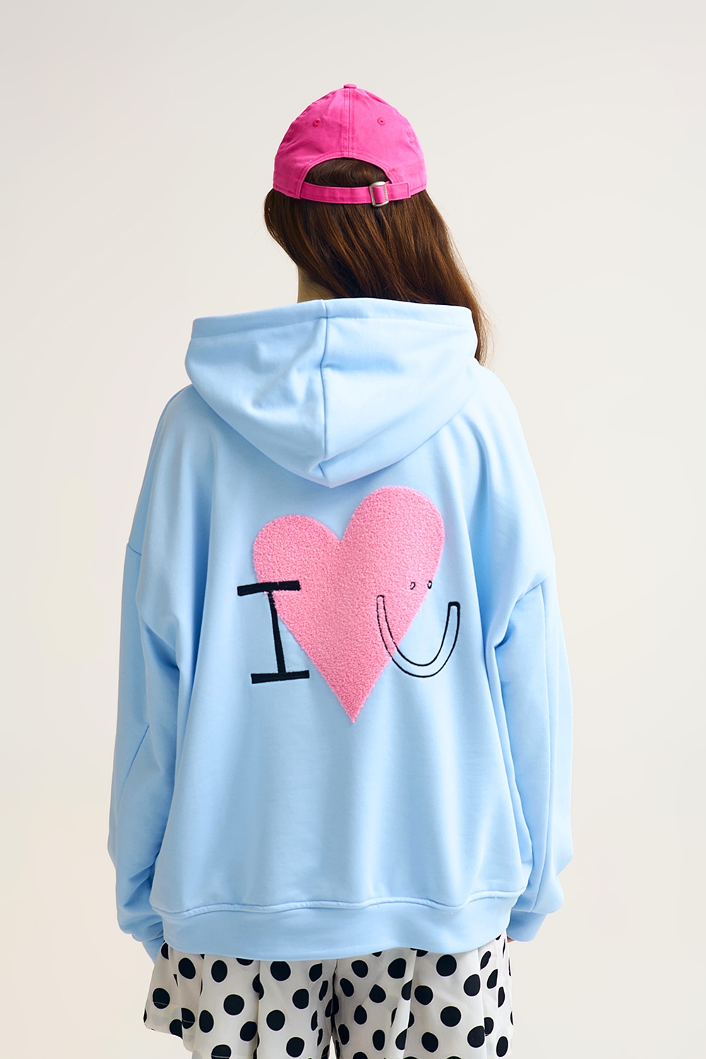 Sudadera con capucha supersuave azul bebé con gráfico de corazón bouclé Sudadera con capucha supersuave azul bebé con gráfico de corazón bouclé