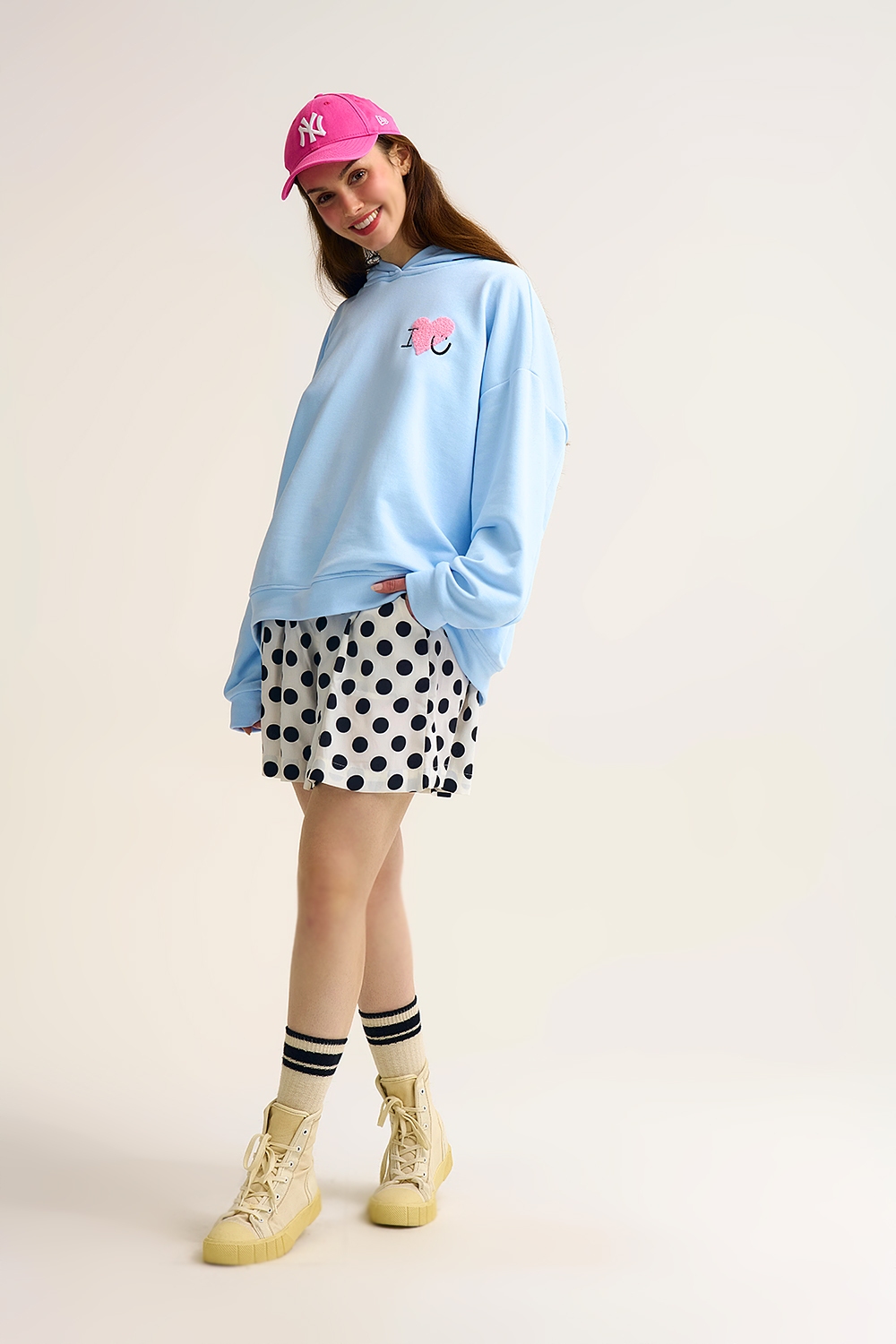 Sudadera con capucha supersuave azul bebé con gráfico de corazón bouclé Sudadera con capucha supersuave azul bebé con gráfico de corazón bouclé