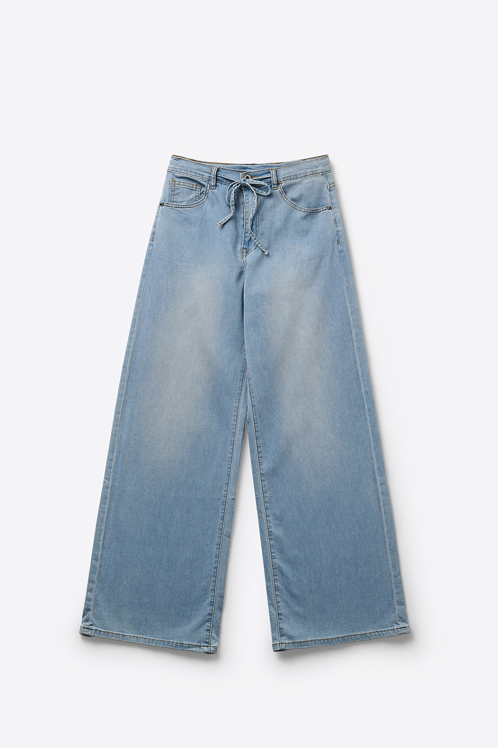 Pantal&oacute;n vaquero azul claro de pata ancha con cord&oacute;n en la cintura
