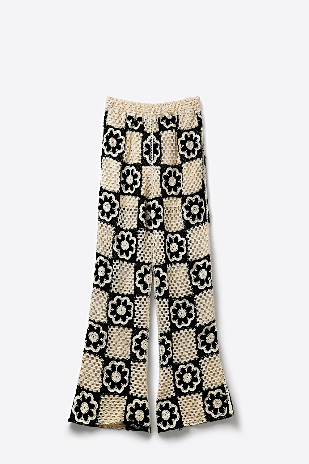 Pantalones acampanados de crochet en blanco y crema con motivo floral