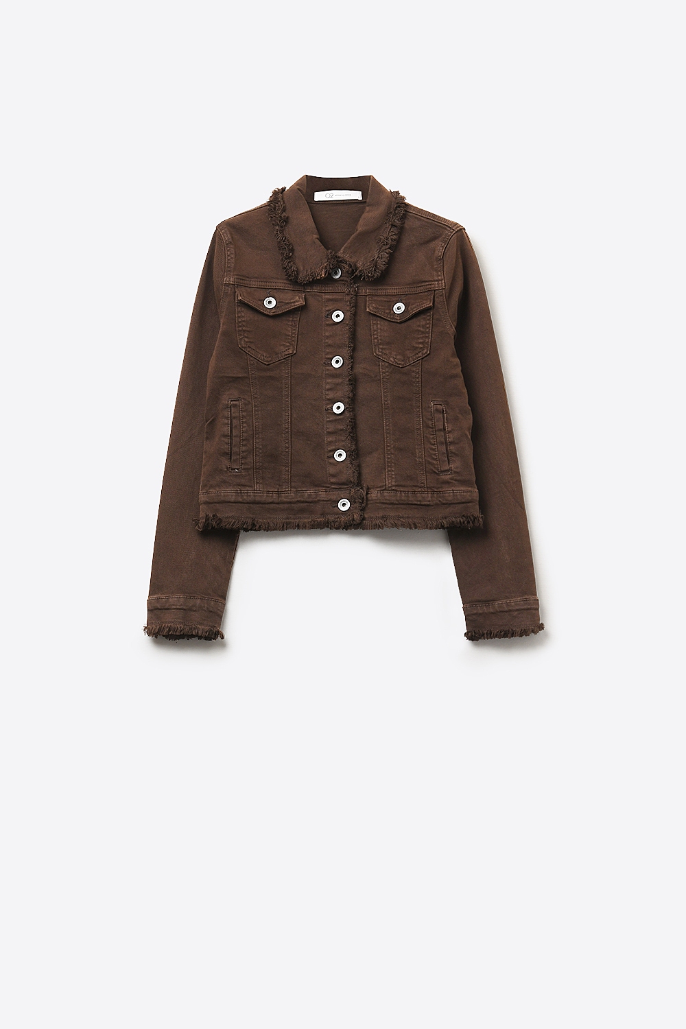 Chaqueta de mezclilla con bordes sin rematar en color chocolate